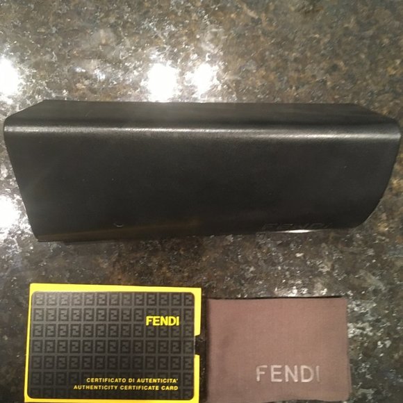 💥1for15 2for20💥 Fendi Sunglasses Case - Picture 6 of 6